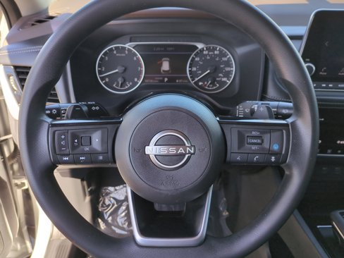 Used 2022 Nissan Rogue SV image 9