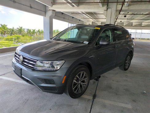 Used 2019 Volkswagen Tiguan SE w/ Panoramic Sunroof Package image 9