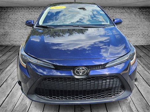 Used 2021 Toyota Corolla LE image 2