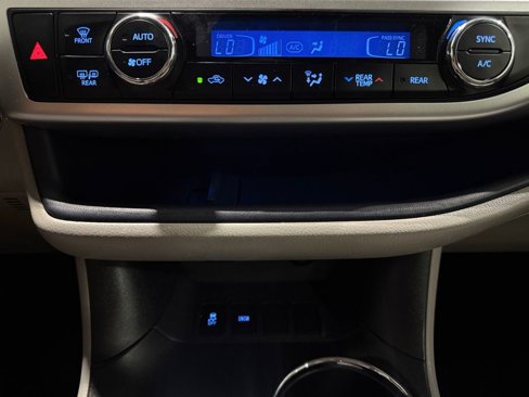 Used 2016 Toyota Highlander Limited image 26