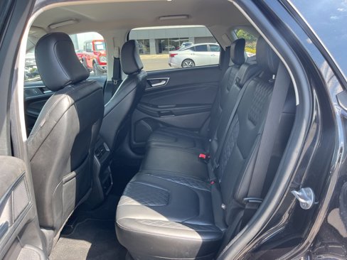 Used 2024 Ford Edge Titanium image 11
