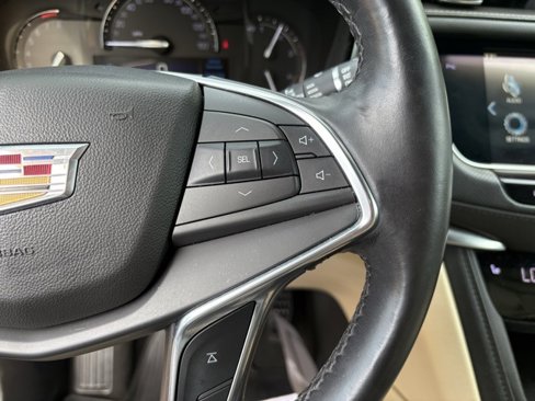 Used 2018 Cadillac XT5 Luxury w/ Driver Awareness Package image 26