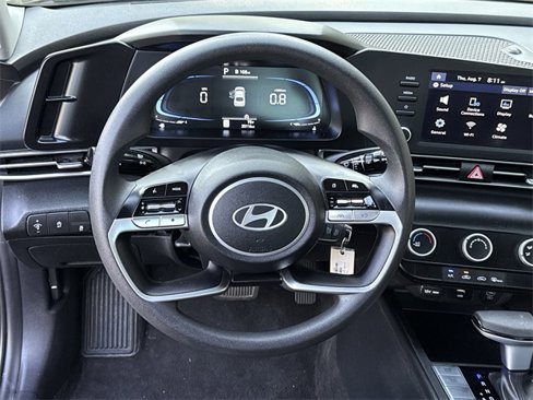 Used 2024 Hyundai Elantra SE image 13