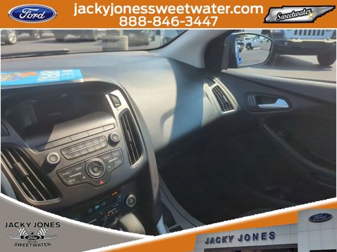 Certified 2018 Ford Focus SE w/ SE Appearance Package image 18