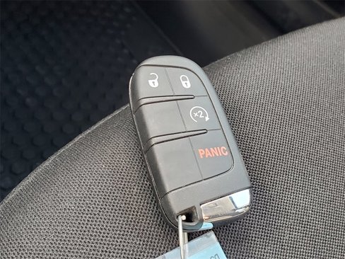 Used 2018 Jeep Renegade Latitude w/ Cold Weather Group image 26