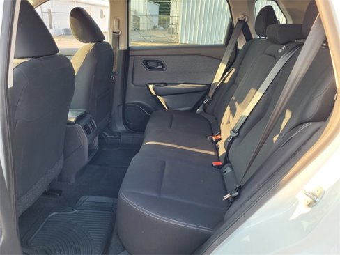 Used 2023 Nissan Rogue S image 10