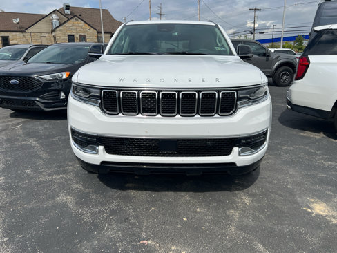 Used 2023 Jeep Wagoneer 4WD w/ Premium Group I image 2