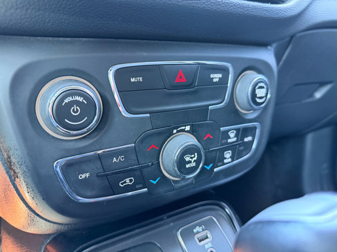 Used 2020 Jeep Compass Limited image 23