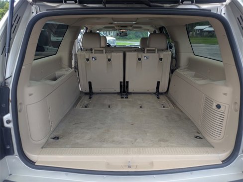 Used 2014 Chevrolet Suburban LT image 12