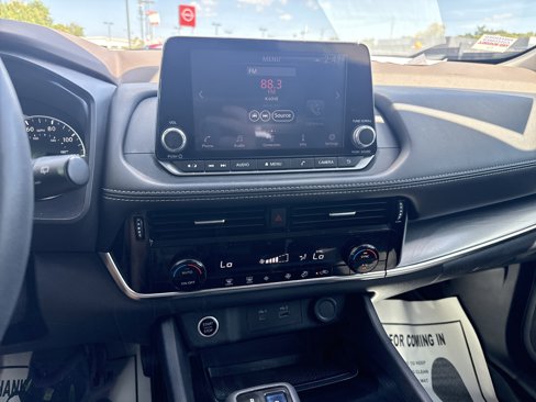 Used 2021 Nissan Rogue SV image 13