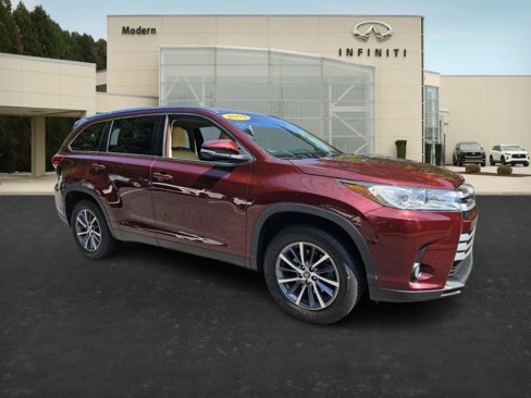 Used 2019 Toyota Highlander XLE image 2