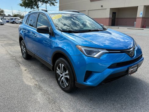 Used 2018 Toyota RAV4 LE image 5