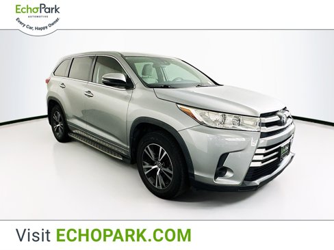 Used 2017 Toyota Highlander LE image 1