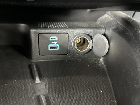 Used 2020 Ford Escape Titanium image 28