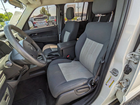 Used 2010 Jeep Liberty Sport image 10