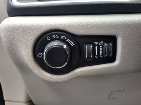 Used 2019 Chrysler Pacifica LX image 5