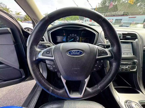 Used 2017 Ford Fusion SE w/ Fusion SE Technology Package image 18