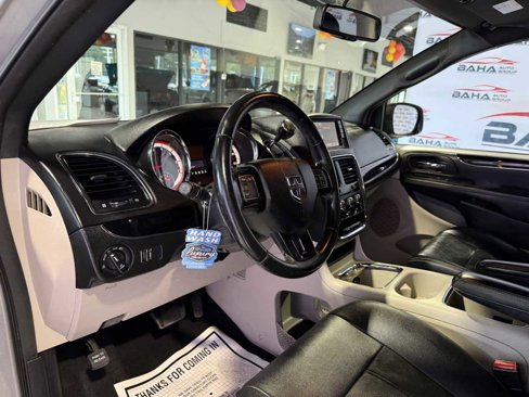 Used 2017 Dodge Grand Caravan SXT image 10