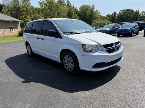 Used 2020 Dodge Grand Caravan SE w/ UConnect Hands-Free Group image 3