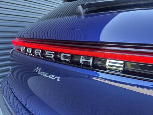 Certified 2025 Porsche Macan image 23