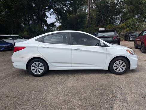 Used 2016 Hyundai Accent SE image 3