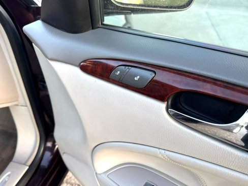 Used 2009 Buick Lucerne CXL image 25