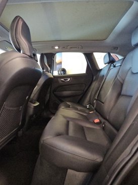 Used 2022 Volvo XC60 B5 Momentum image 28