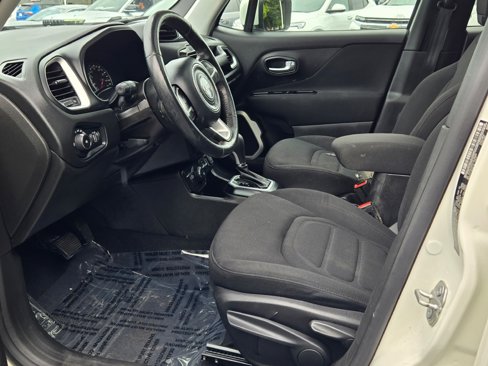 Used 2020 Jeep Renegade Latitude w/ Cold Weather Group image 20