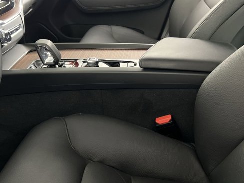 Certified 2023 Volvo XC60 B5 Plus w/ Climate Package image 24