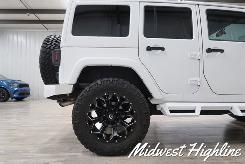 Used 2017 Jeep Wrangler Unlimited Sahara w/ Connectivity Group image 22