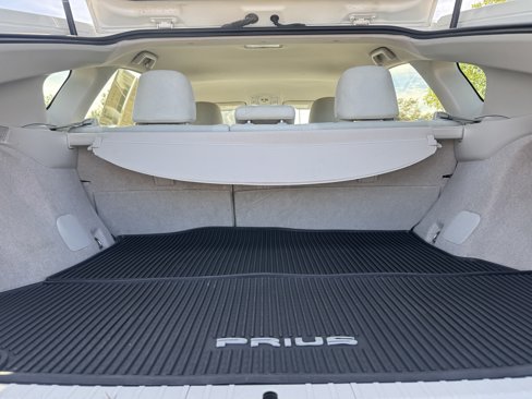 Used 2015 Toyota Prius Three image 9