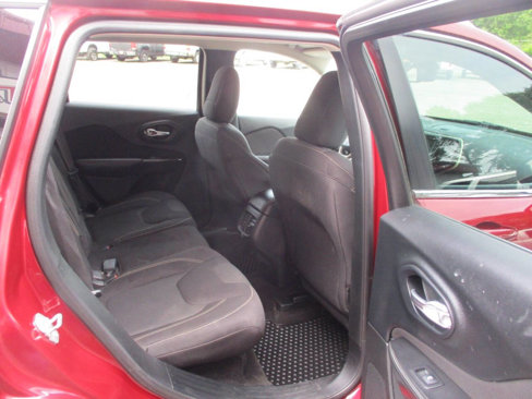 Used 2015 Jeep Cherokee Latitude w/ Comfort/Convenience Group image 23