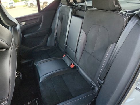 Used 2020 Volvo XC40 T5 R-Design image 17