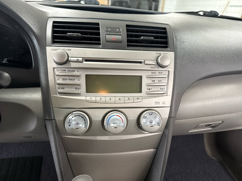 Used 2010 Toyota Camry LE image 20