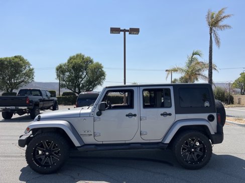 Used 2018 Jeep Wrangler Unlimited Sahara w/ Connectivity Group image 5