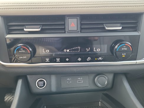 Used 2023 Nissan Rogue SV image 17