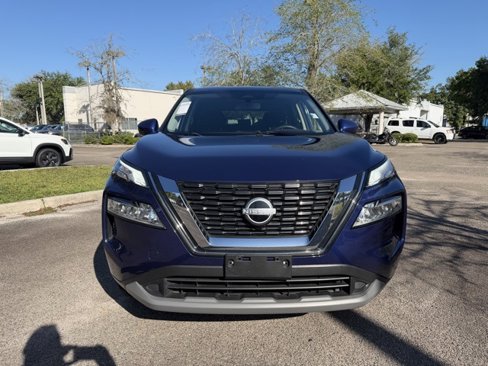Used 2023 Nissan Rogue SV image 2