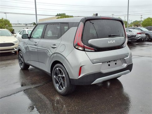 Certified 2023 Kia Soul EX image 5