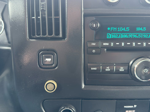 Used 2015 Chevrolet Express 2500 image 38