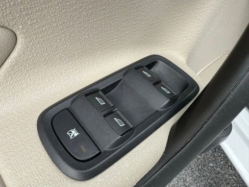 Used 2015 Ford Fiesta Titanium image 13