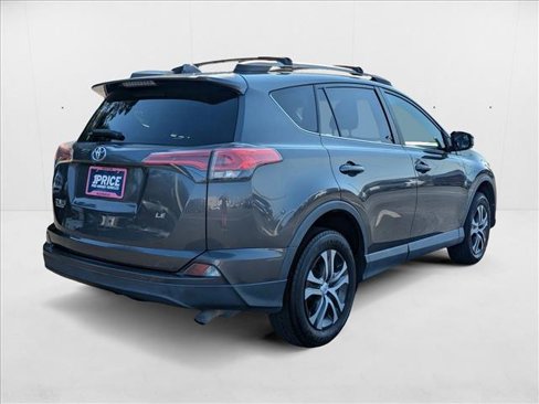 Used 2018 Toyota RAV4 LE image 5
