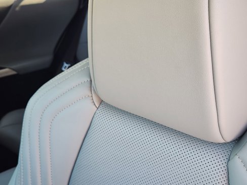 Used 2021 Toyota Venza XLE image 17