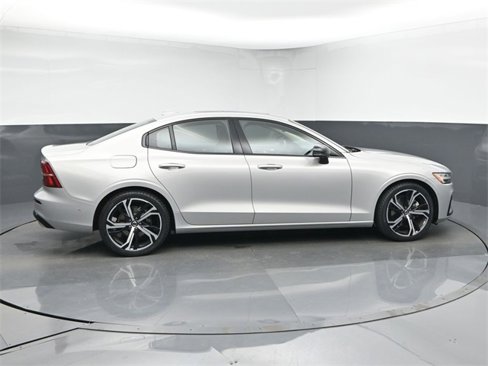 Used 2024 Volvo S60 B5 Plus image 8