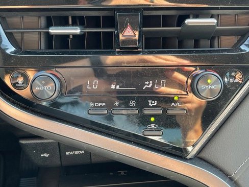 Used 2022 Toyota Camry XSE image 13