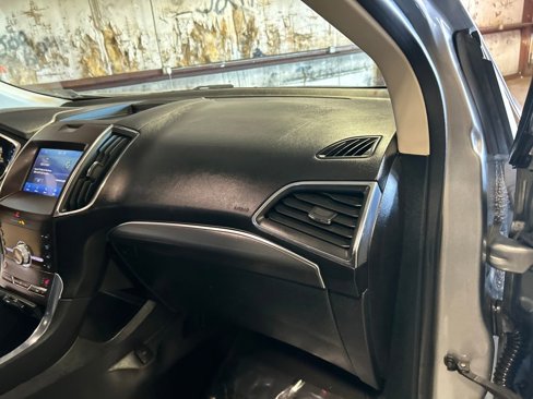 Used 2020 Ford Edge Titanium image 33