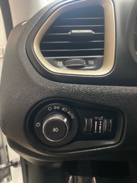 Used 2015 Jeep Renegade Latitude w/ Popular Equipment Group image 15