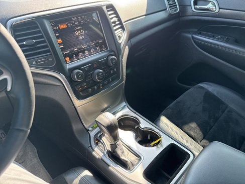 Used 2017 Jeep Grand Cherokee Altitude image 25