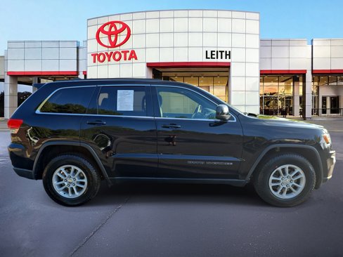 Used 2019 Jeep Grand Cherokee Laredo image 4
