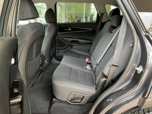 Used 2019 Kia Sorento LX w/ LX Convenience Package image 18