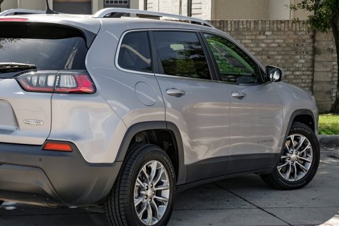 Used 2019 Jeep Cherokee Latitude Plus image 17